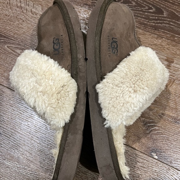 Ugg mules slipper size 11 - Picture 8 of 10
